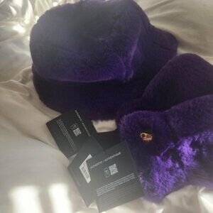 Moose Knuckles Violet Indigo Hat and Mitts. NWT . Size large for both